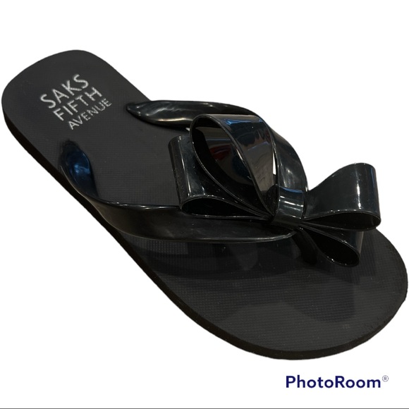 Adorable bow flip flops pedicure sandals Saks Fifth Avenue black 5 - Picture 1 of 4